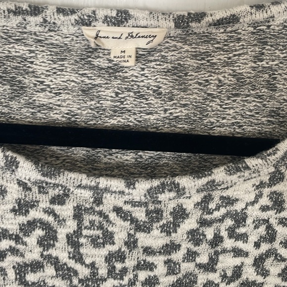 Cute warm sweater - Picture 2 of 3